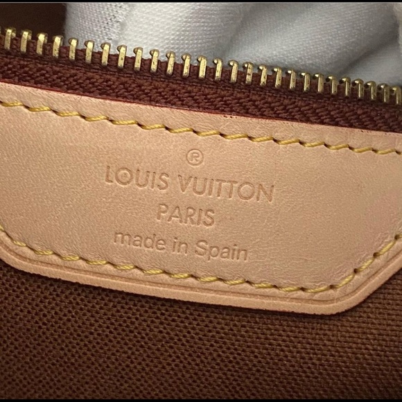 Louis Vuitton Vertical Batignolle MM - Picture 6 of 7